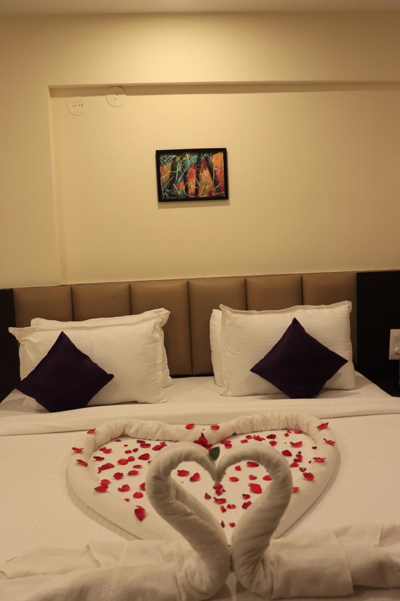 Balaji Gold Inn Hotel Hubli Exterior photo
