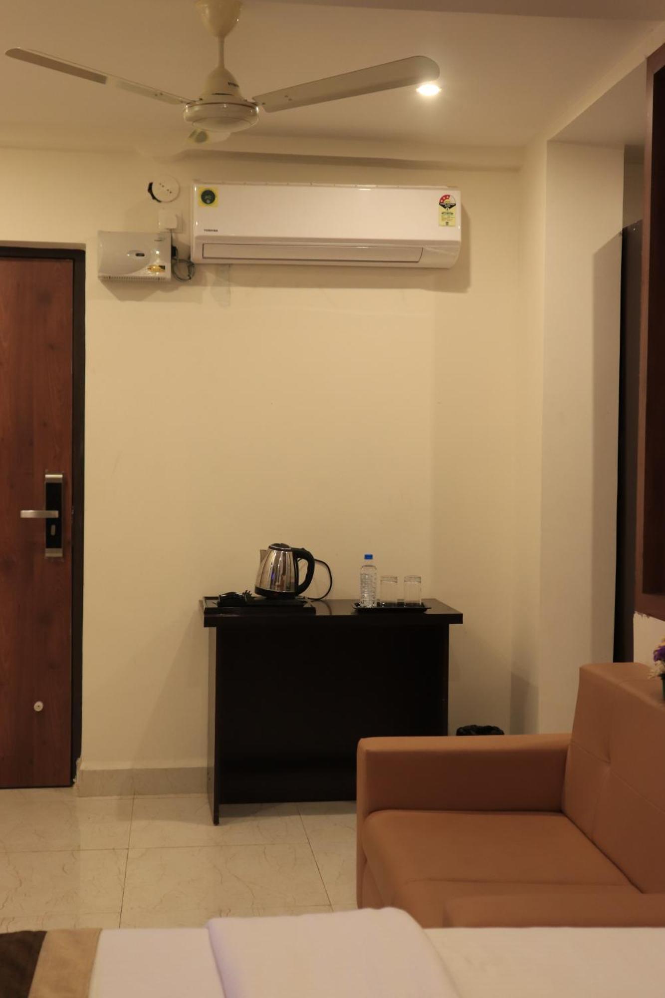 Balaji Gold Inn Hotel Hubli Exterior photo